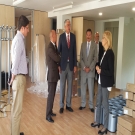 Imagen de la vista del consejero Antonio Su�rez a la sede comarcal de Valdejal�n                                                                                                                                                                               