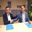 Beamonte y Val, tras firmar el convenio.                                                                                                                                                                                                                       