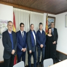El consejero Arturo Aliaga junto a los premiados                                                                                                                                                                                                               