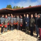 Arturo Aliaga junto a los asistentes a la inauguraci�n                                                                                                                                                                                                         